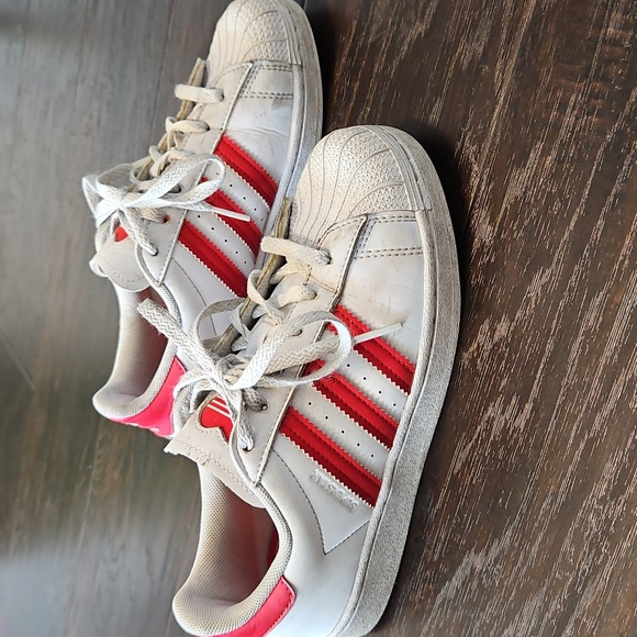 ADIDAS ORIGINALS SUPERSTARS w/ Heart Graphic, Youth Size 3 - Picture 11 of 15